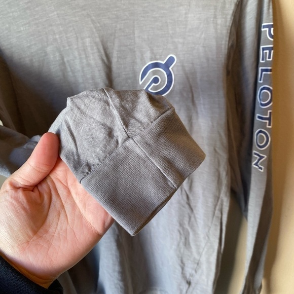 Peloton Long Sleeve Graphic Logo Tee Shirt - Picture 4 of 6